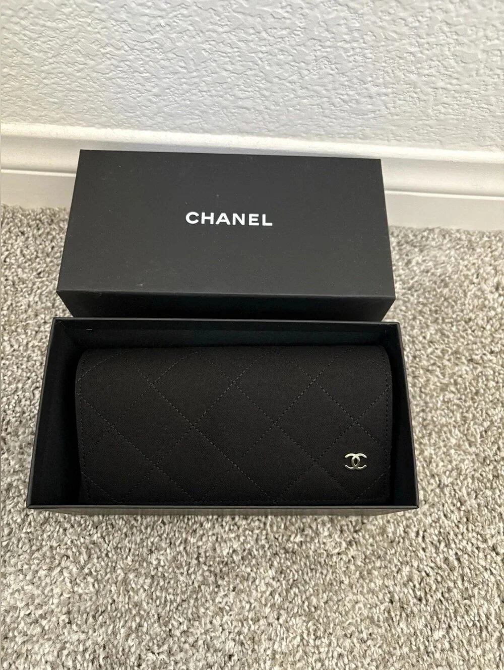 CHANEL Black Cat-Eye Sunglasses with Brown Lenses